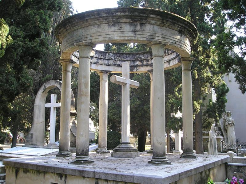 Cementiri mausoleu